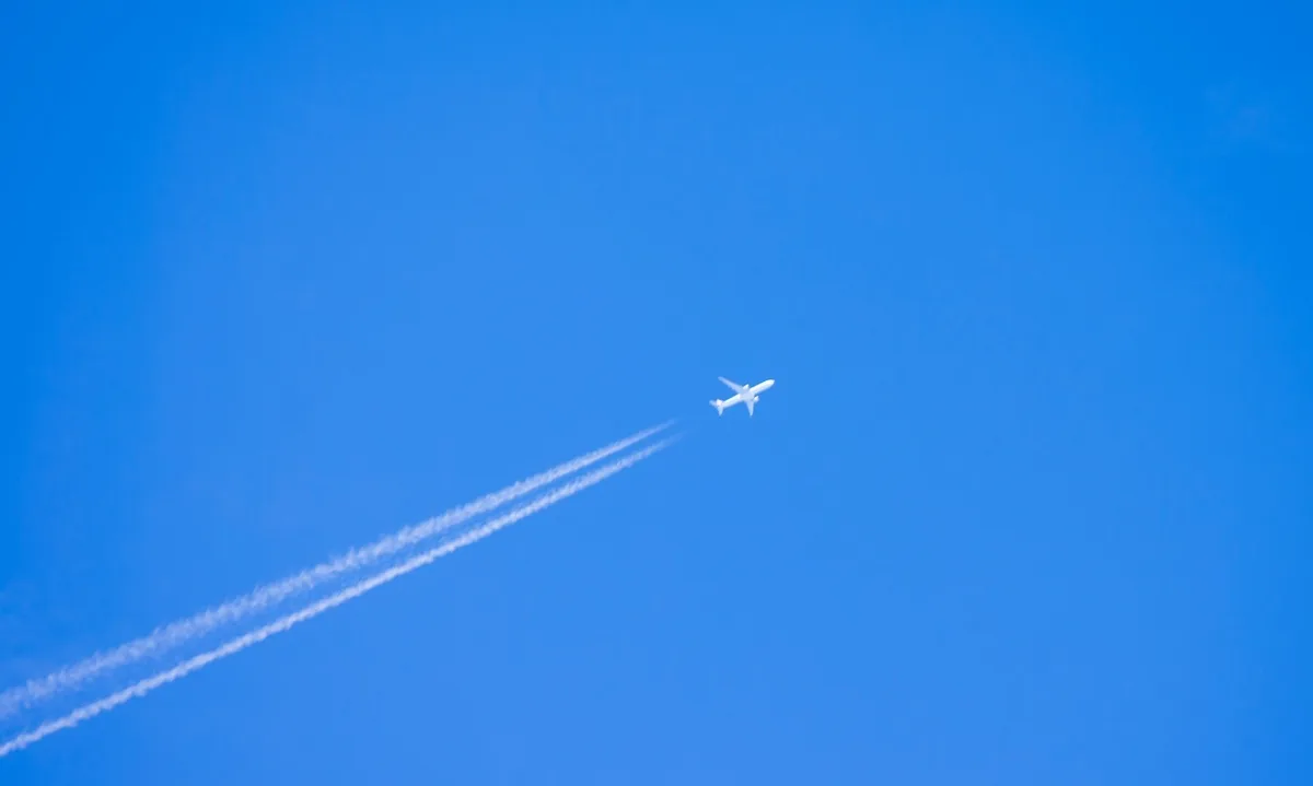 Giải Pháp Đơn Giản Giảm Khói Đuôi Máy Bay Từ American Airlines và Google