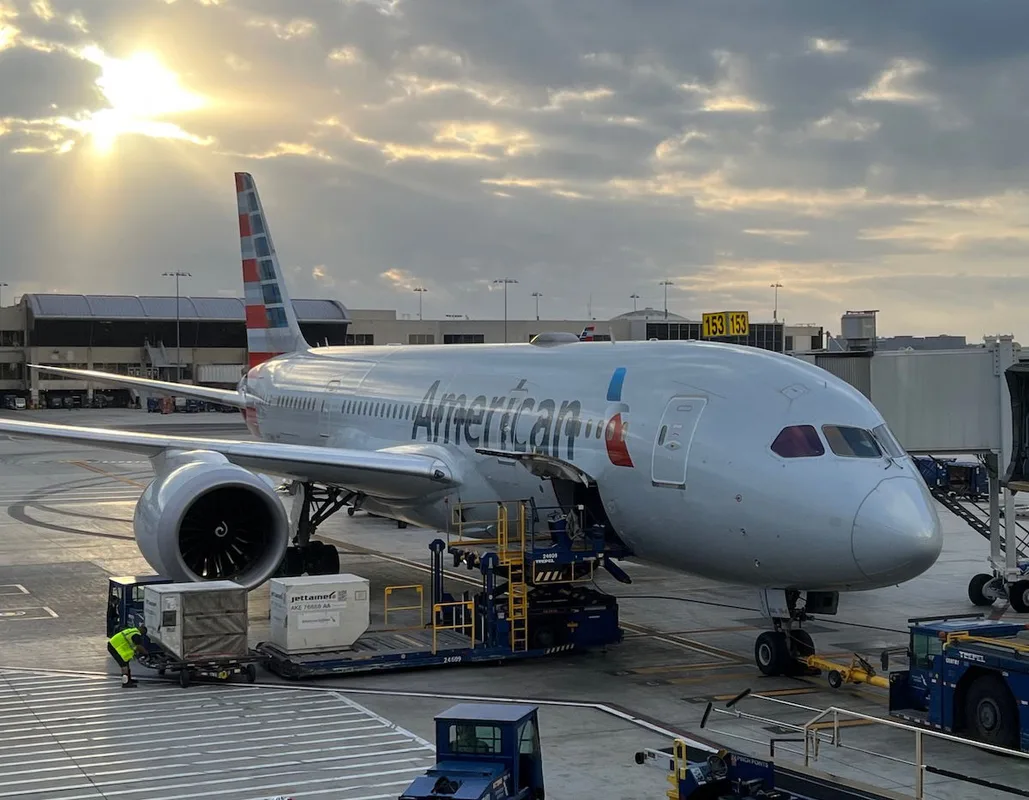 Giảm Số Chuyến Bay Tại Sân Bay Chicago O’Hare: Tác Động Đến American và United