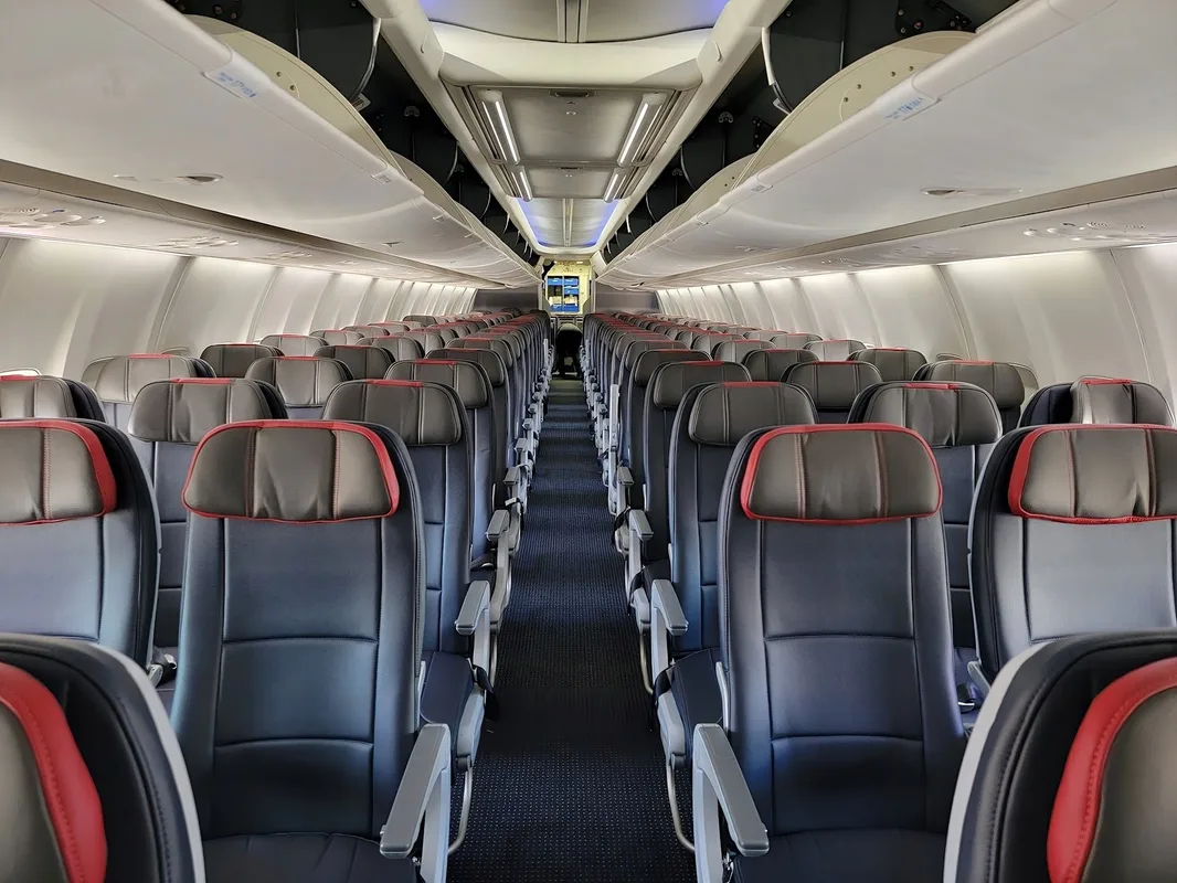 Hành Khách Kiện American Airlines Vì Bị Bắt Giữ Một Cách Bạo Lực