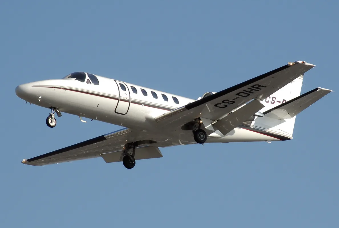 The Journey of Pilot Glen Hardwick and the Fate of a Flight License