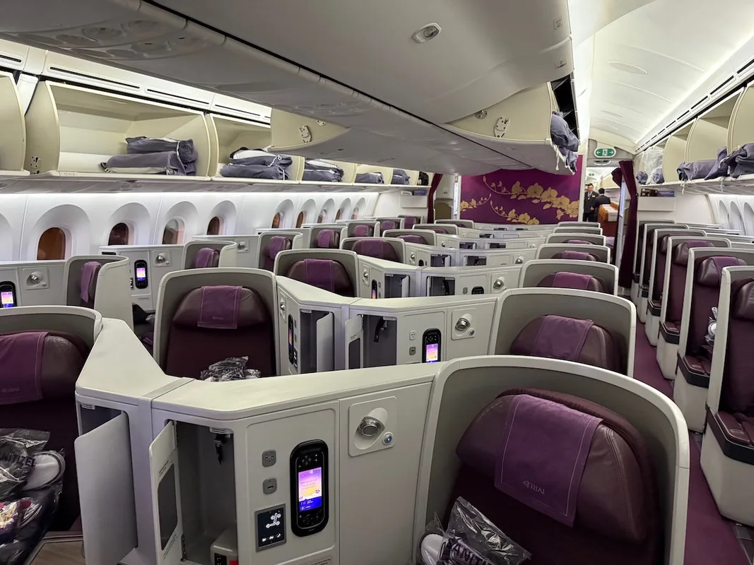 Hành Trình Đến Bangkok Qua Paris: Trải Nghiệm Bay Đặc Biệt