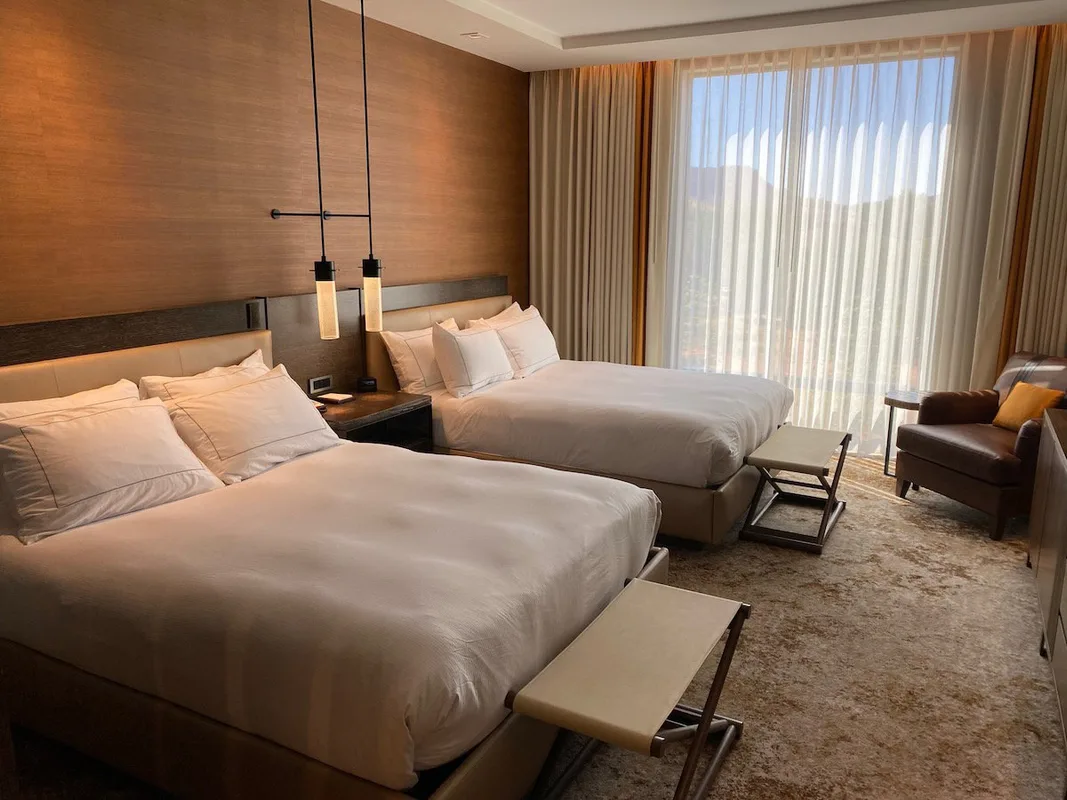 Hilton Business Credit Card: Có Thực Sự Đáng Giá Cho Phí Thường Niên?