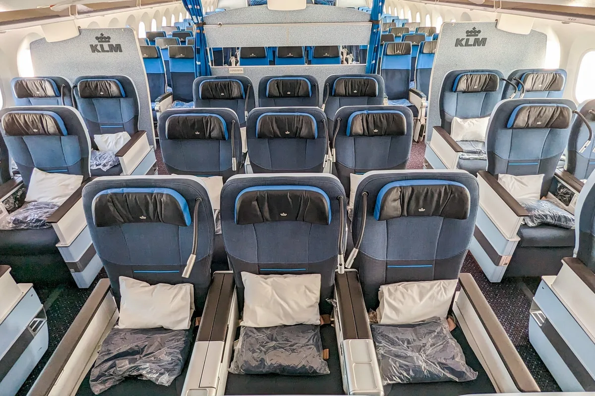 Hội Nhập Với Chương Trình Flying Blue Của Air France-KLM: Mẹo Kiếm Điểm Và Đổi Quà