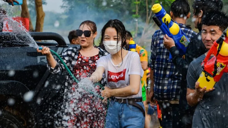 Hướng Dẫn Tận Hưởng Lễ Hội Songkran 2026 Tại Thái Lan Dành Cho Dân Du Lịch Tự Do