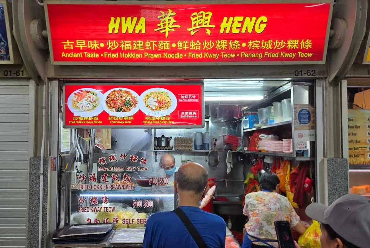 Hwa Heng: Quán ăn 62 năm tuổi phục vụ Char Kway Teow và Hokkien Mee