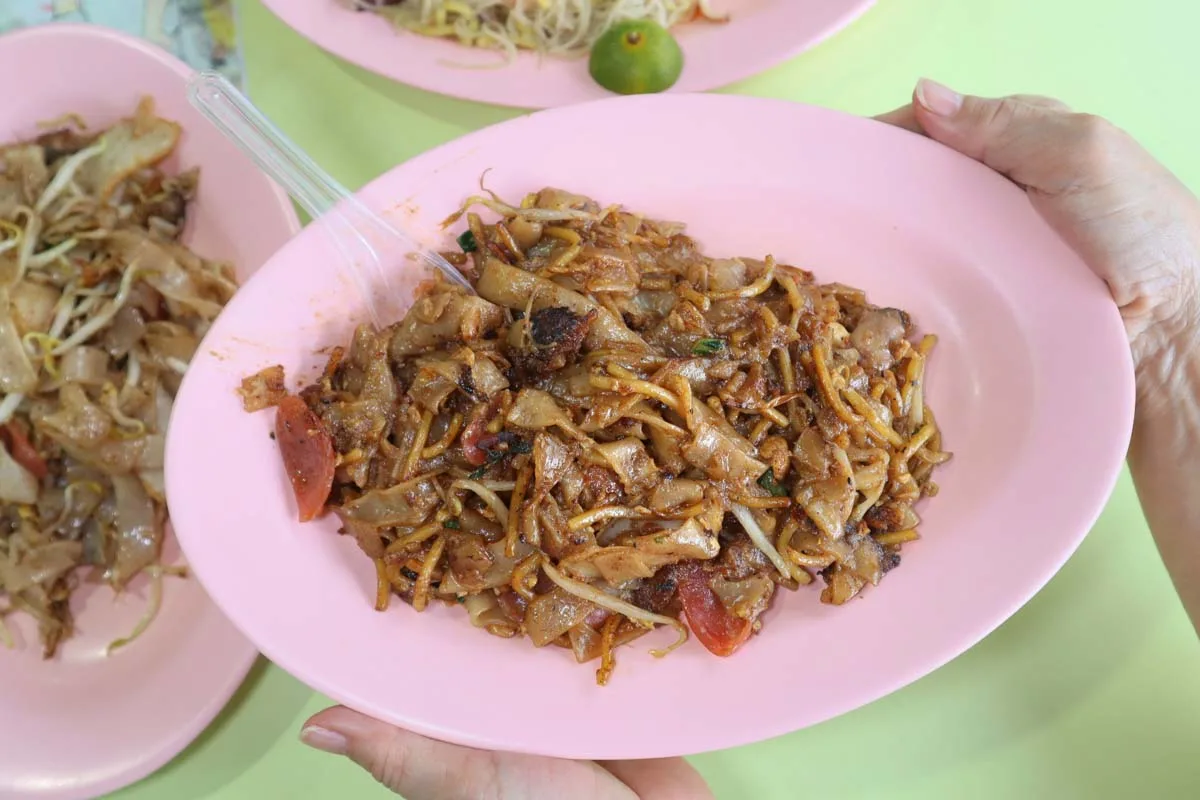 Hwa Heng: Quán ăn 62 năm tuổi phục vụ Char Kway Teow và Hokkien Mee