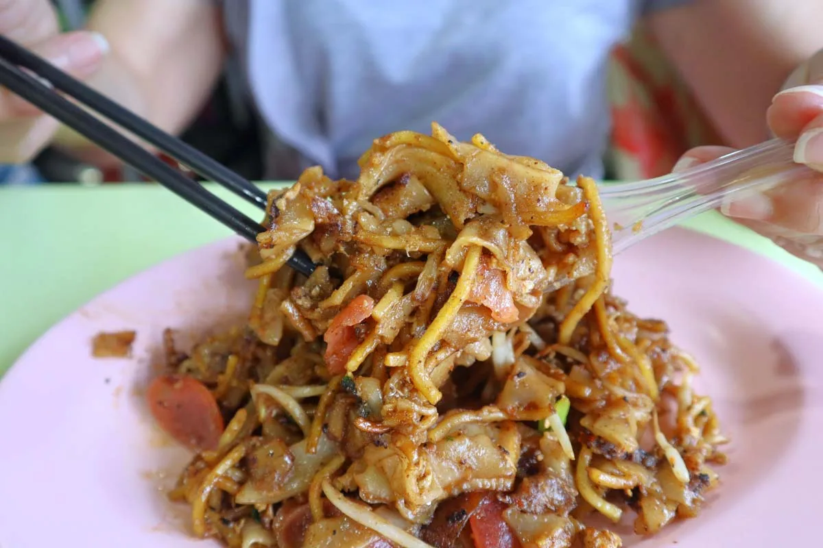 Hwa Heng: Quán ăn 62 năm tuổi phục vụ Char Kway Teow và Hokkien Mee