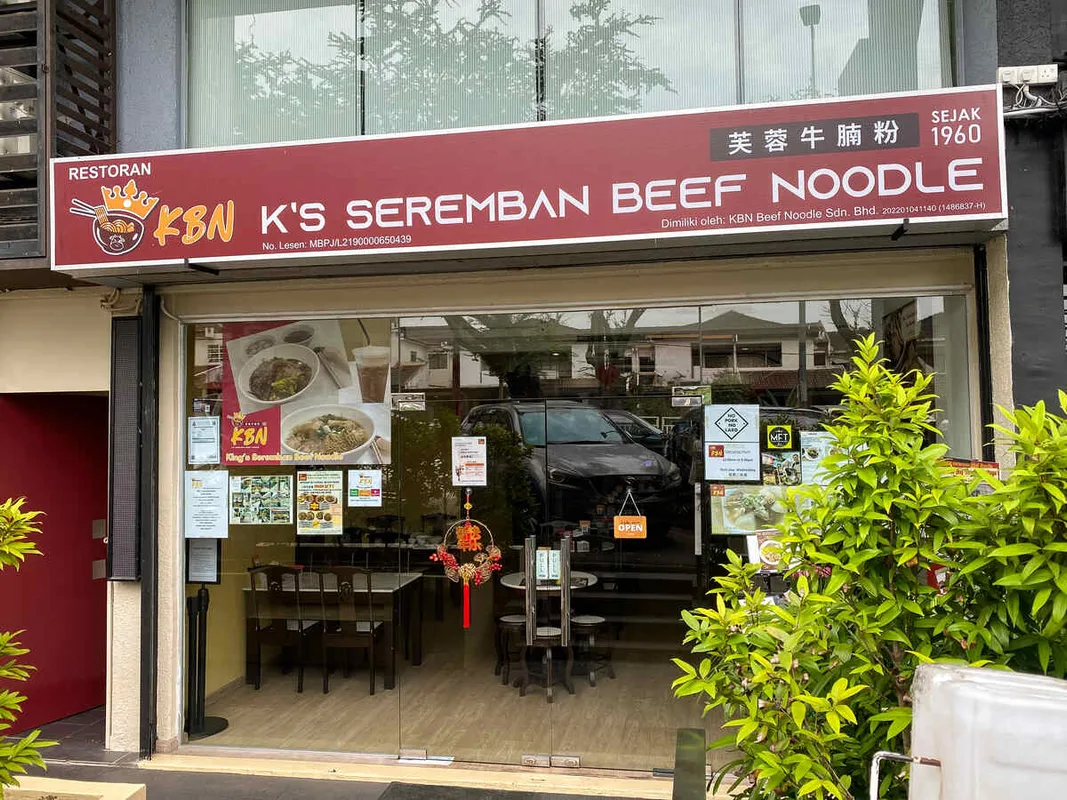 KBN King’s Seremban Beef Noodle: Ba Thế Hệ Với Món Bánh Phở Bò Nổi Tiếng Từ 1940