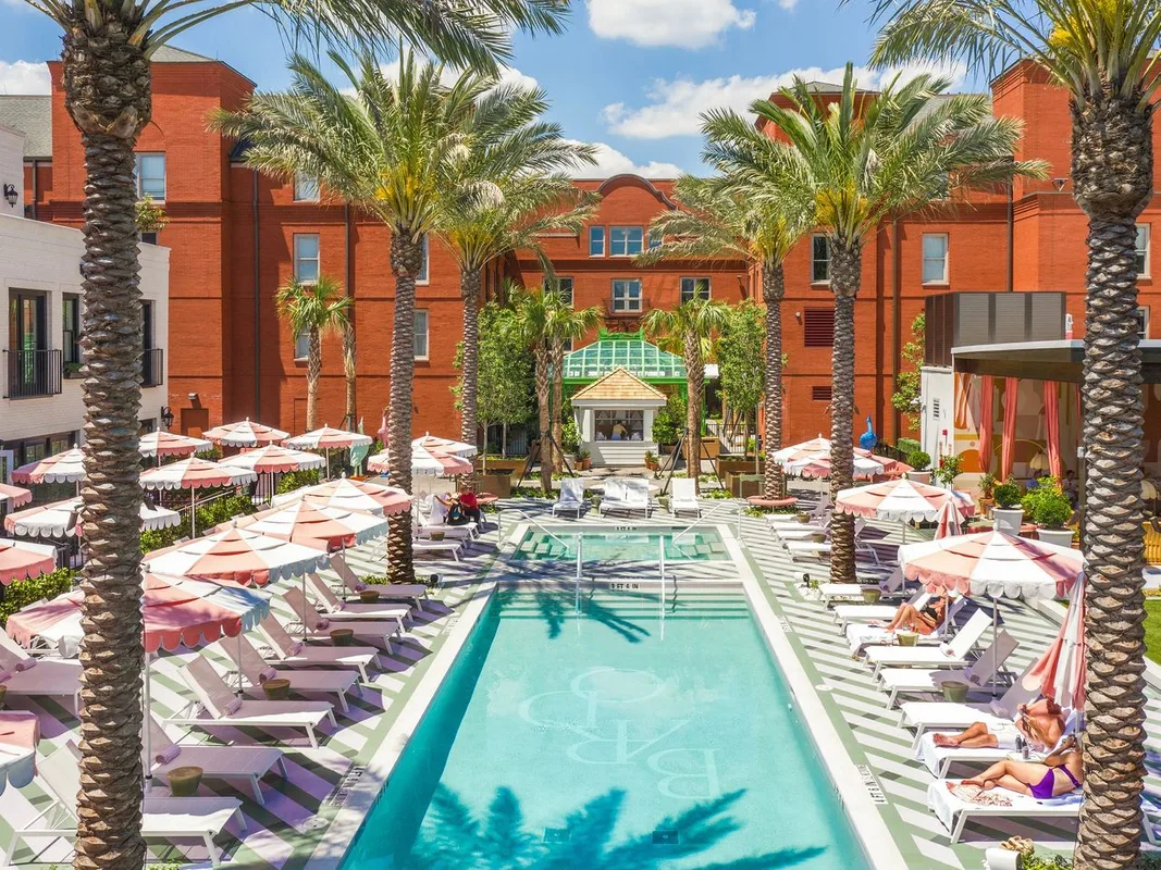Boutique Hotels in Savannah: Discover 7 Charming Stays