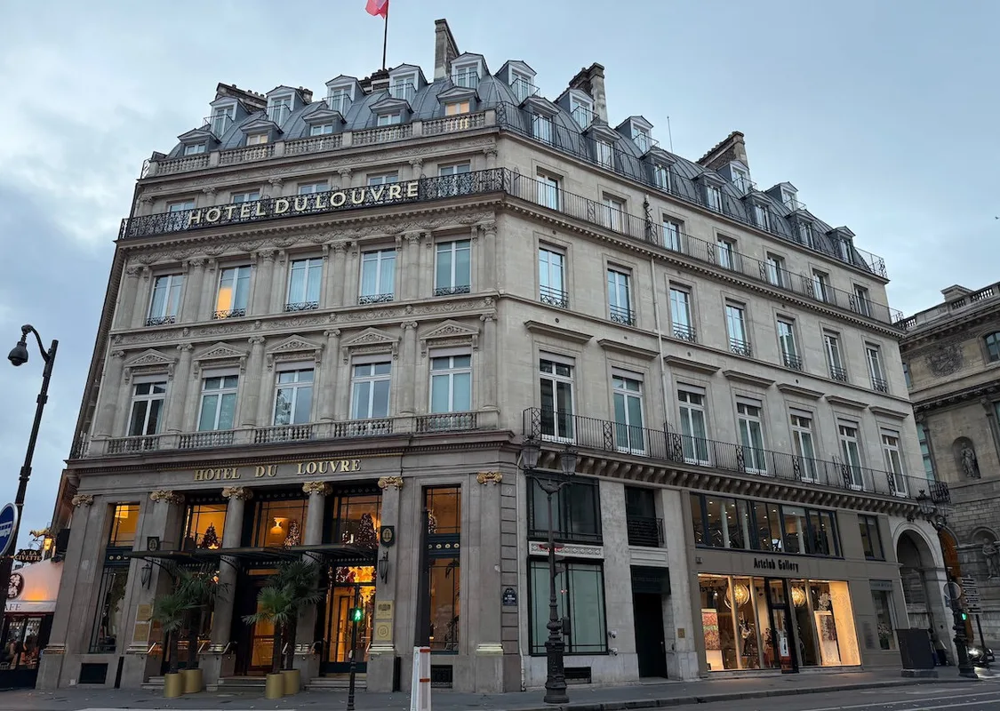 Khách Sạn Du Louvre Paris: Một Chốn Nghỉ Ngơi Đầy Lịch Sử Giữa Thành Phố Ánh Sáng