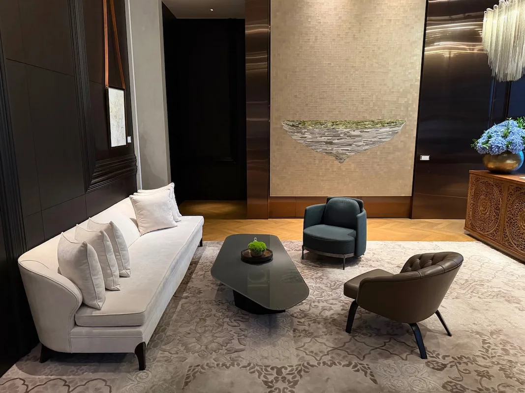 Khách Sạn Rosewood Bangkok: Đánh Giá Chi Tiết Cho Du Khách Việt