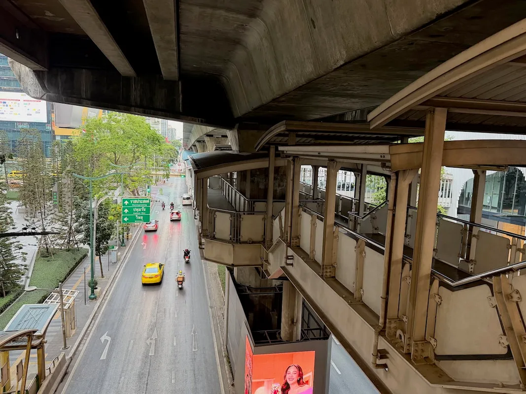 Khách Sạn Rosewood Bangkok: Đánh Giá Chi Tiết Cho Du Khách Việt