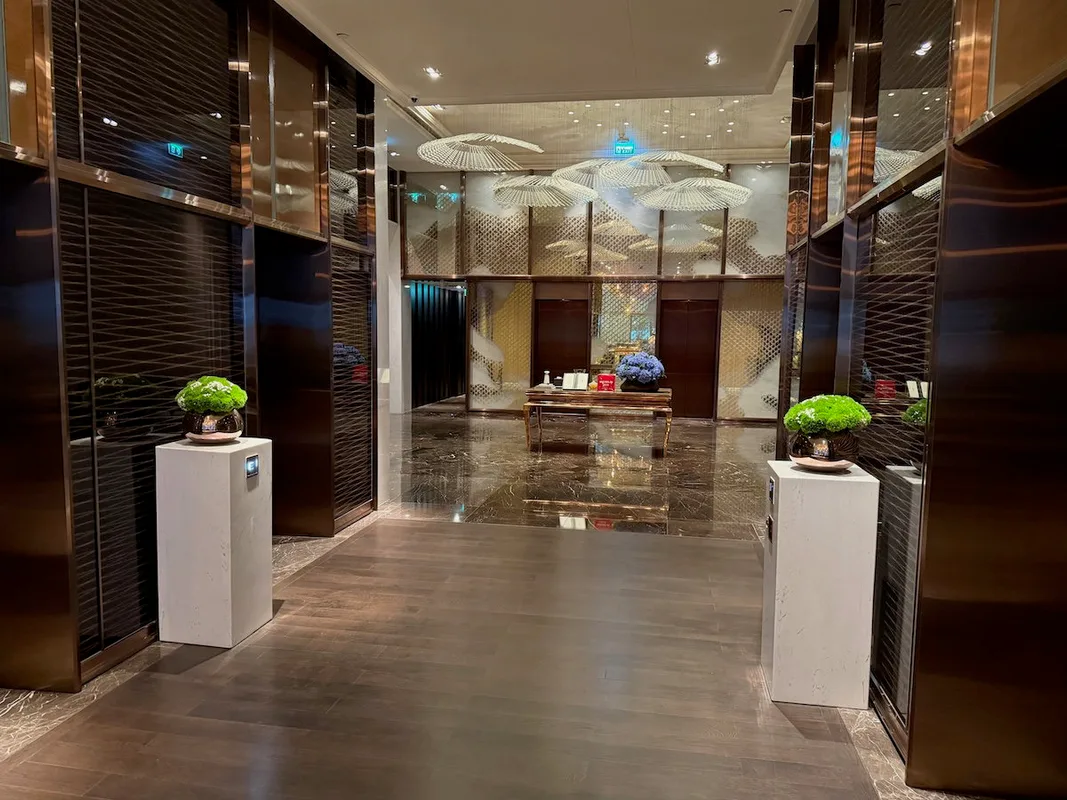 Khách Sạn Rosewood Bangkok: Đánh Giá Chi Tiết Cho Du Khách Việt