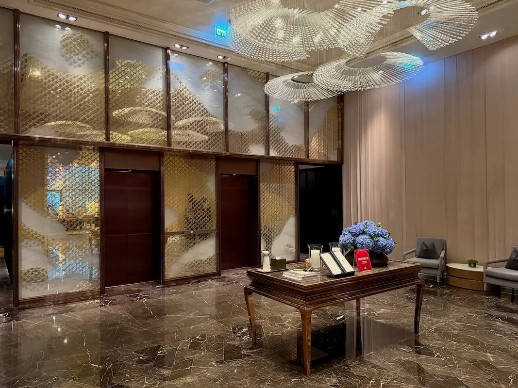 Khách Sạn Rosewood Bangkok: Đánh Giá Chi Tiết Cho Du Khách Việt