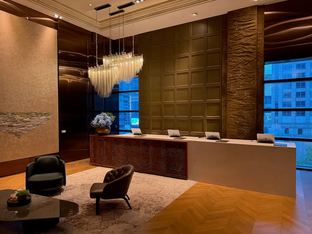 Khách Sạn Rosewood Bangkok: Đánh Giá Chi Tiết Cho Du Khách Việt