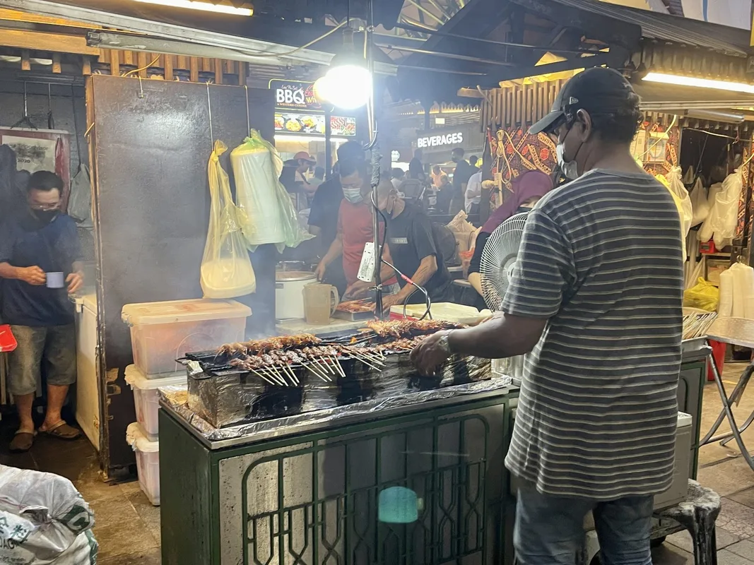Khám Phá 10 Quầy Đồ Ăn Nhất Định Phải Thử Tại Lau Pa Sat, Singapore
