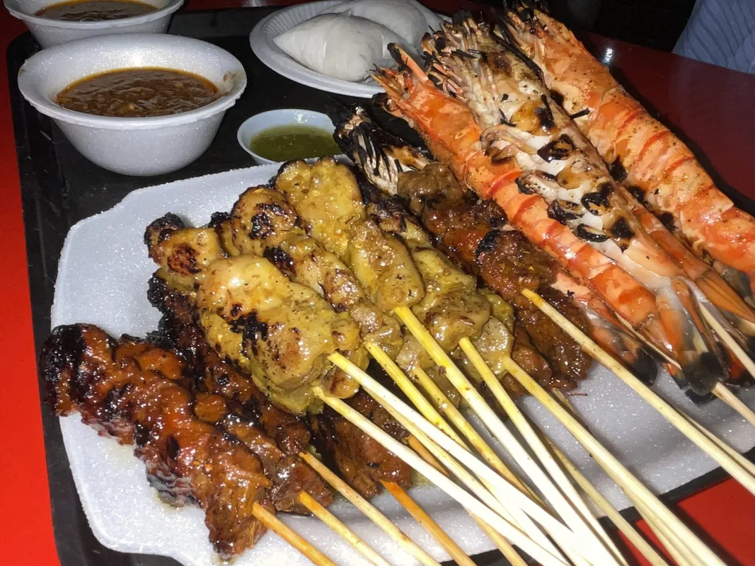 Khám Phá 10 Quầy Đồ Ăn Nhất Định Phải Thử Tại Lau Pa Sat, Singapore