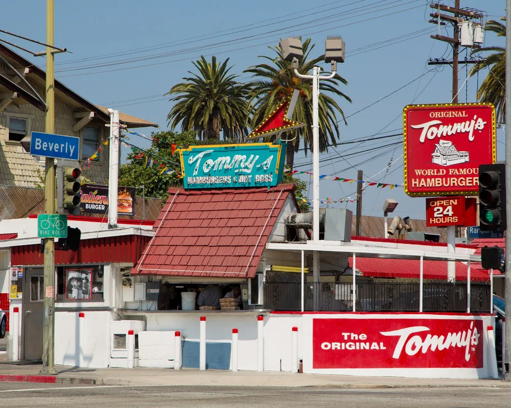 Khám Phá 10 Tiệm Burger Ngon Nhất Los Angeles: Món Ăn Không Thể Bỏ Lỡ