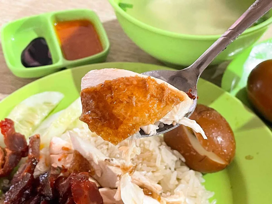 Khám Phá 139 Hainan Chicken Rice: Cơm Gà Chất Lượng Giá Rẻ Tại Singapore