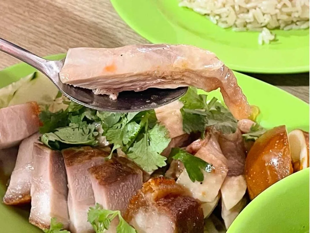 Khám Phá 139 Hainan Chicken Rice: Cơm Gà Chất Lượng Giá Rẻ Tại Singapore