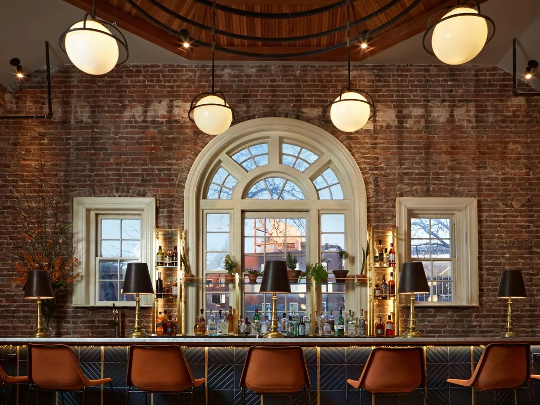 Khám Phá 23 Quán Bar Tốt Nhất Tại Boston: Từ Speakeasy Đến Rượu Tự Nhiên