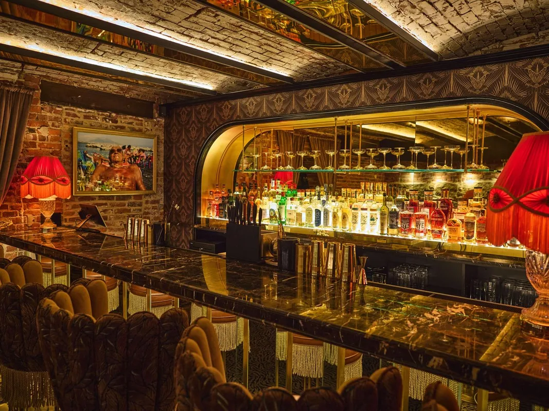 Khám Phá 23 Quán Bar Tốt Nhất Tại Boston: Từ Speakeasy Đến Rượu Tự Nhiên