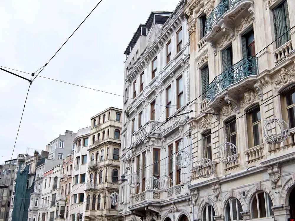 Khám Phá Ẩm Thực Istanbul: Những Nơi Ẩn Giấu Đáng Thử