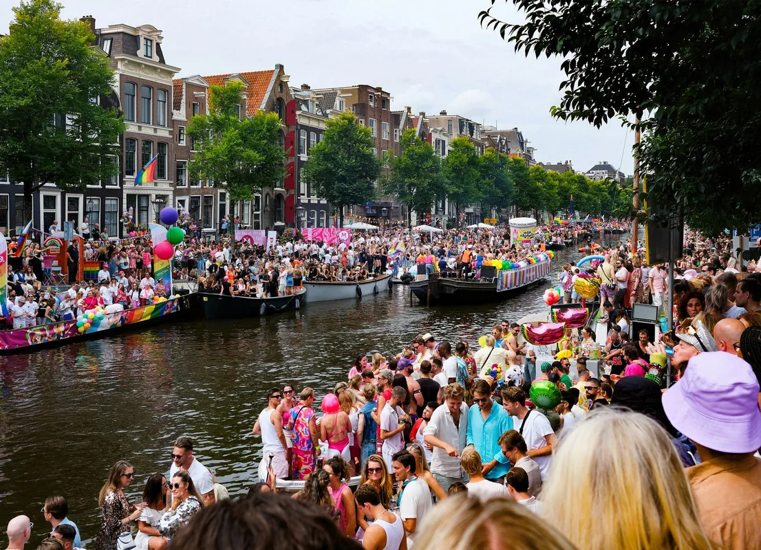 Khám Phá Amsterdam Đầy Màu Sắc Trong Tháng Tự Hào Thế Giới 2026