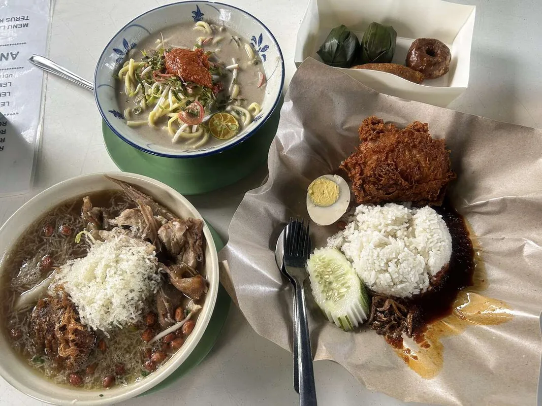 Khám Phá Anjung Hijau Lin Swandee: Nasi Lemak Chỉ 4 Ringgit và Những Món Ngon Khác