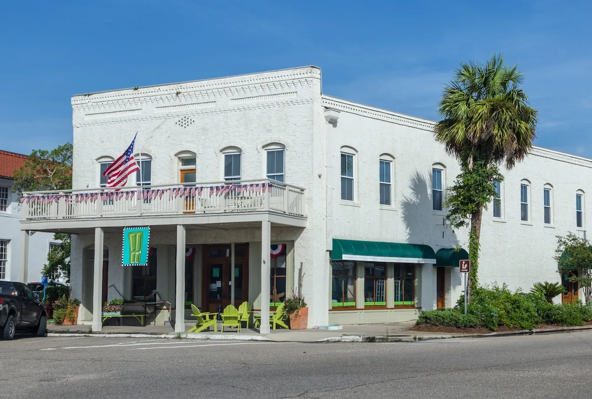 Khám Phá Apalachicola: Thị Trấn Lịch Sử Của Florida Giữa Biển Cả
