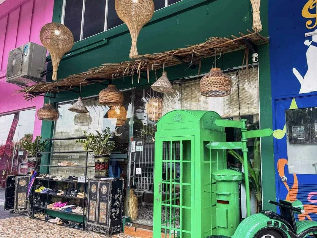 Khám Phá Ashhryshoshedap: Mì Spaghetti Trứng Muối & Cơm Chiên Belacan Ở Johor Bahru