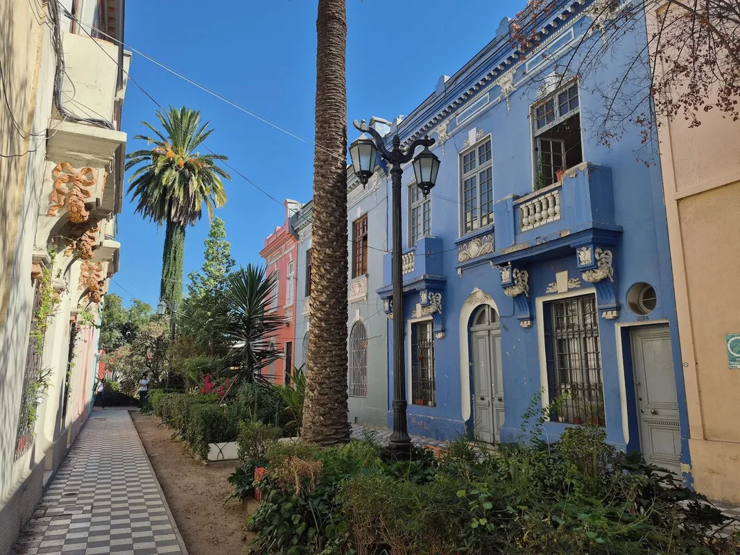 Khám Phá Barrio Yungay: Khu Phố Lịch Sử Đầy Nghệ Thuật ở Santiago