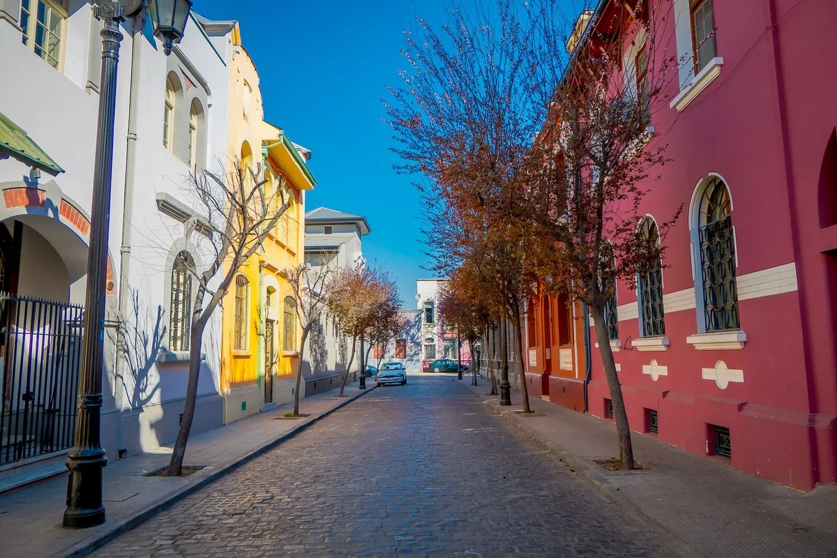 Khám Phá Barrio Yungay: Khu Phố Lịch Sử Đầy Nghệ Thuật ở Santiago