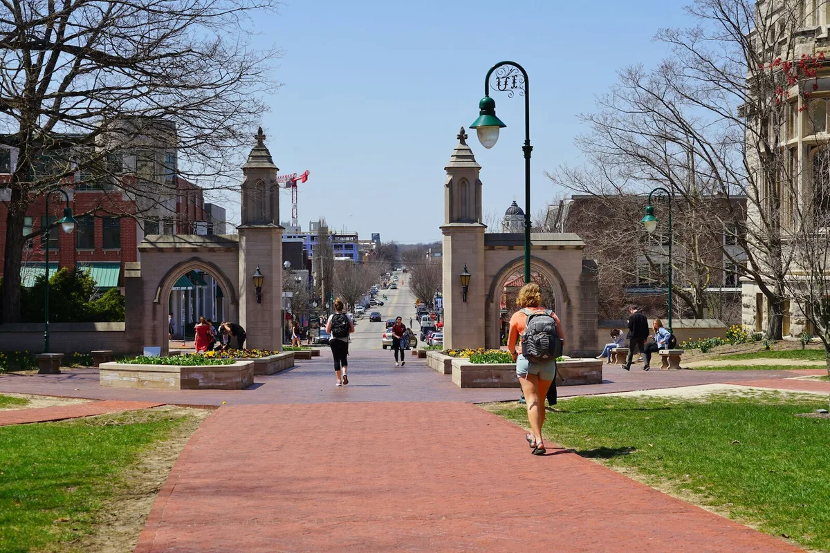 Khám Phá Bloomington, Indiana: Nơi Bùng Nổ Của Bóng Rổ