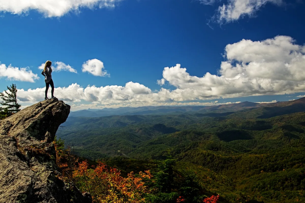 Khám Phá Blowing Rock: Thị Trấn Yên Bình Trong Dãy Núi Blue Ridge