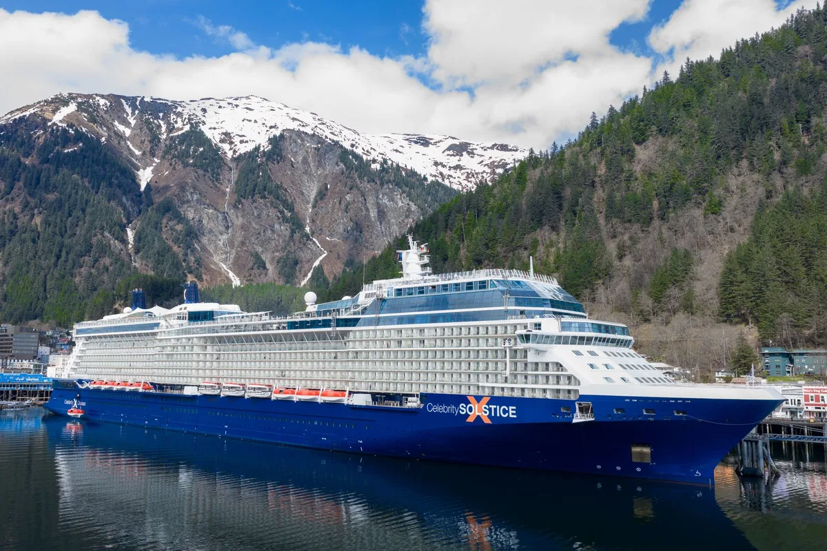 Khám Phá Cá Voi và Hoàng Hôn Trên Du Thuyền Celebrity Solstice Ở Alaska