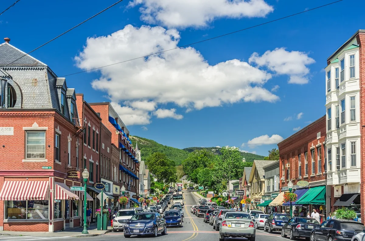 Khám Phá Camden: Thị Trấn Cảng Đầy Sắc Màu Của New England