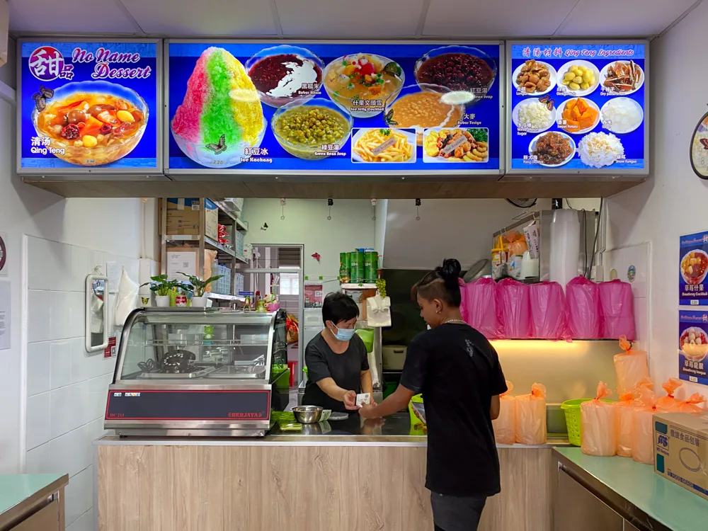 Khám Phá Chén Đồ Ngon Miễn Phí Từ Cặp Đôi Lớn Tuổi Ở No Name Dessert