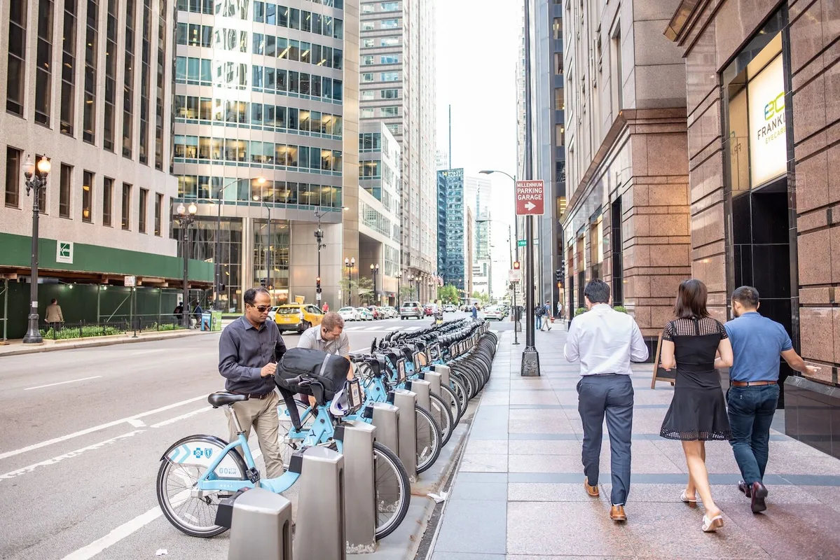 Khám Phá Chicago Mà Không Cần Xe Hơi