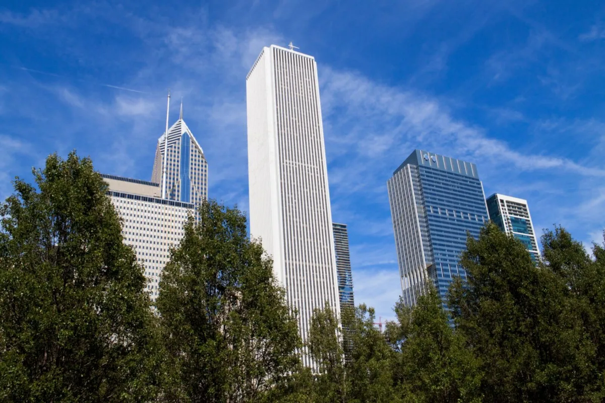 Khám Phá Chiều Cao Chicago Qua 28 Tòa Nhà Đặc Trưng