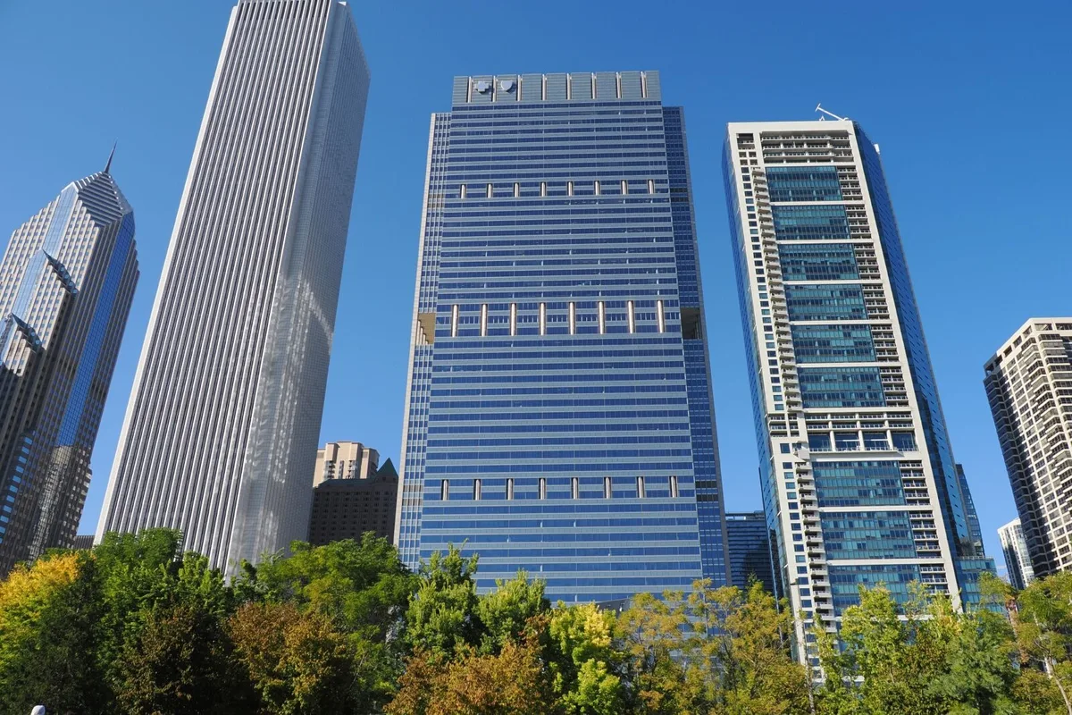 Khám Phá Chiều Cao Chicago Qua 28 Tòa Nhà Đặc Trưng