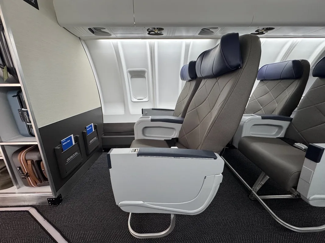 Khám Phá CRJ450 Mới Từ United Airlines: Biến Hóa Khác Biệt Cho Chiếc Máy Bay Được Yêu Cầu Hay Chê