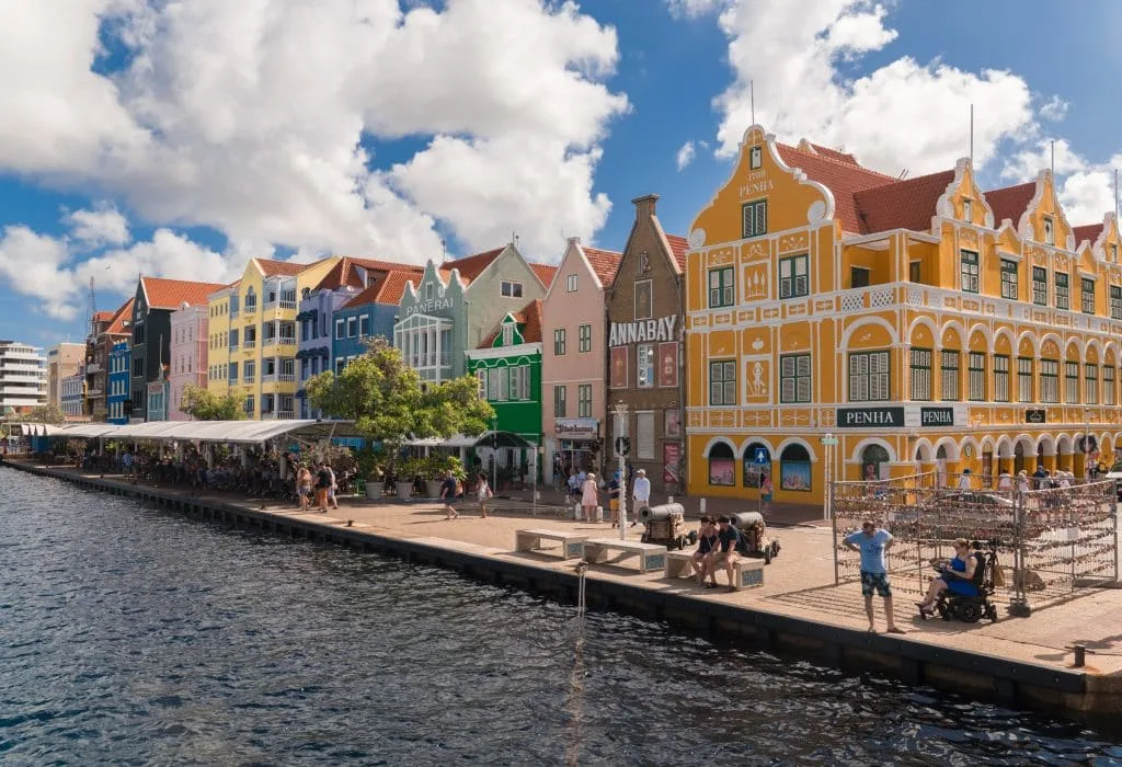 Khám Phá Curaçao: Hòn Đảo Caribbean Không Thể Bỏ Lỡ
