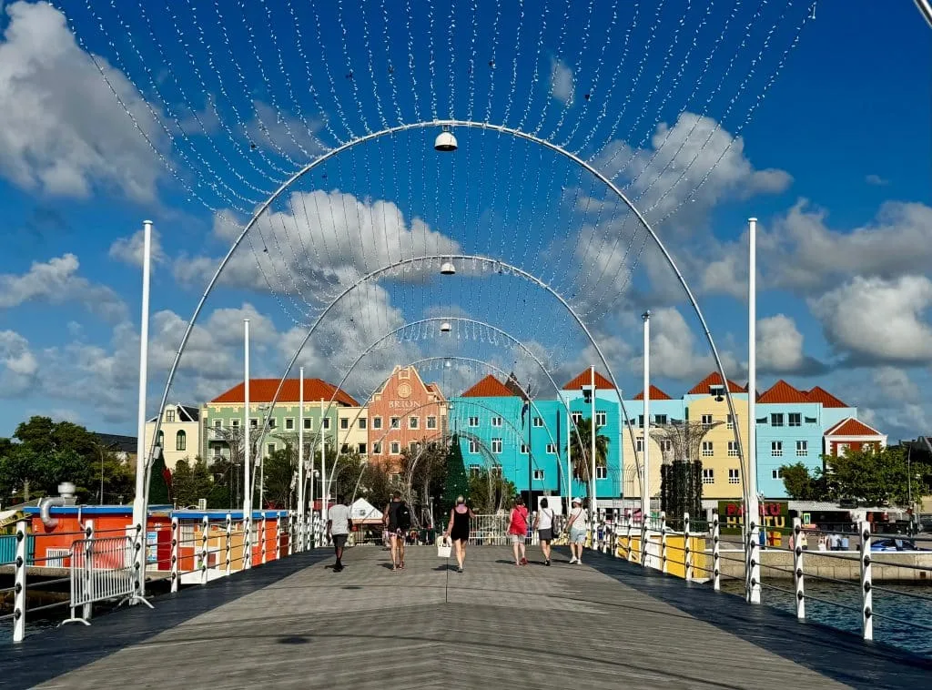 Khám Phá Curaçao: Hòn Đảo Caribbean Không Thể Bỏ Lỡ