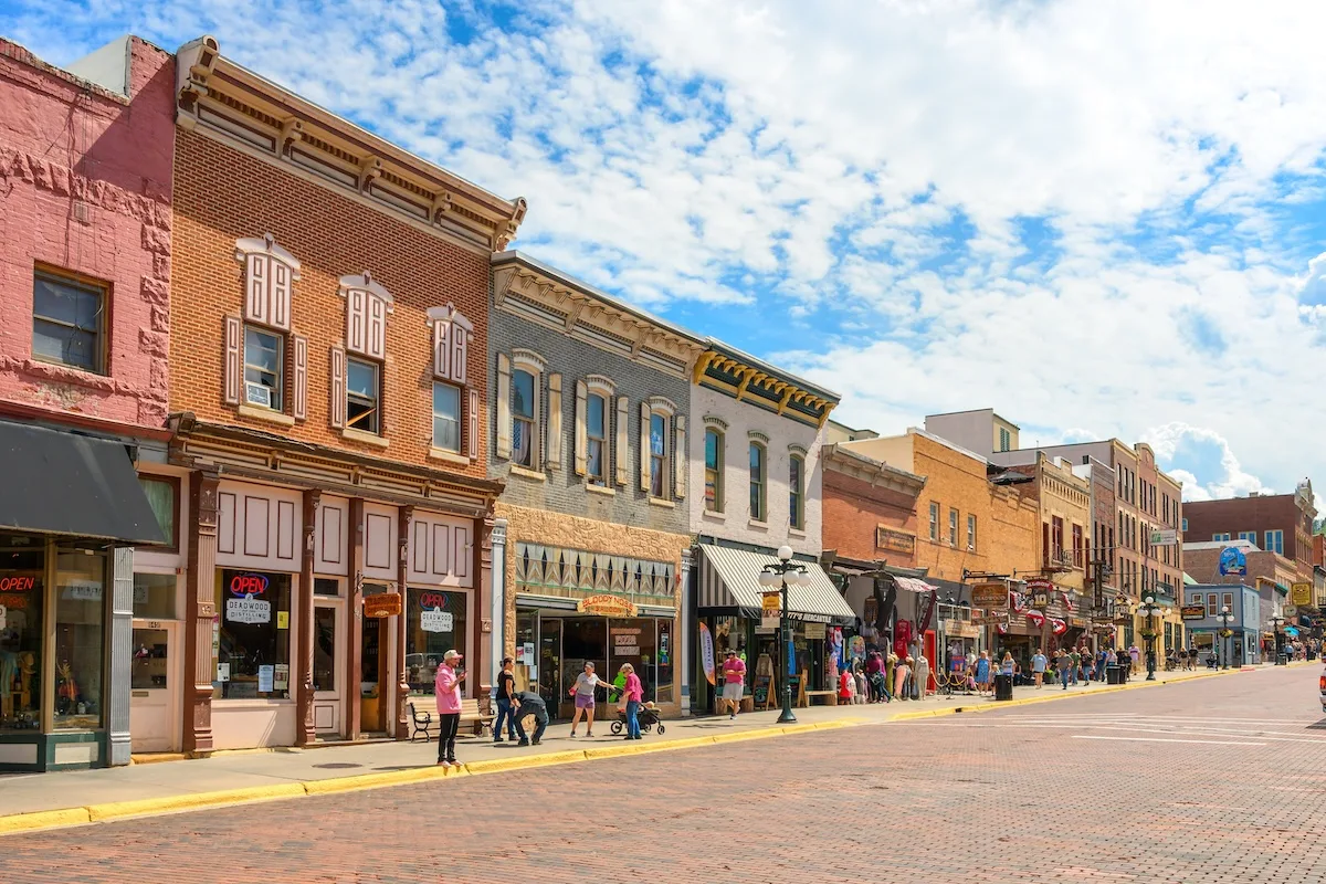 Khám Phá Deadwood: Thị Trấn Tây Bắc Đầy Huyền Thoại Tại South Dakota