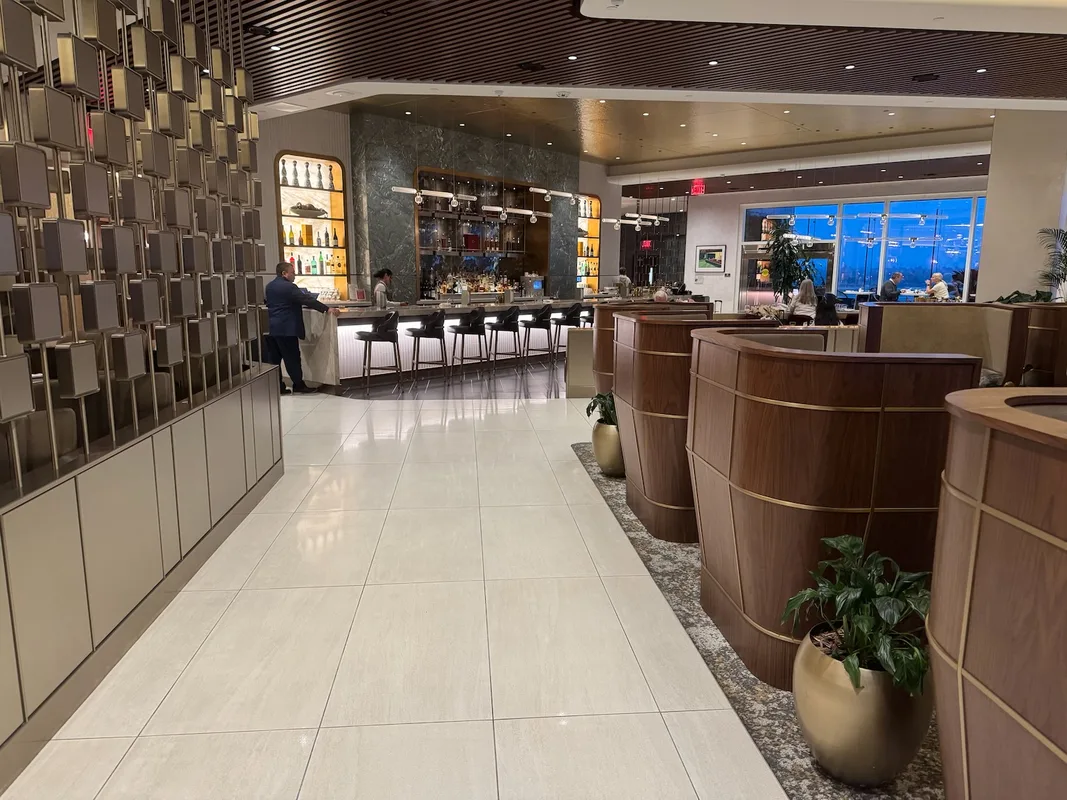 Khám Phá Delta One Lounge tại Sân Bay Los Angeles (LAX)