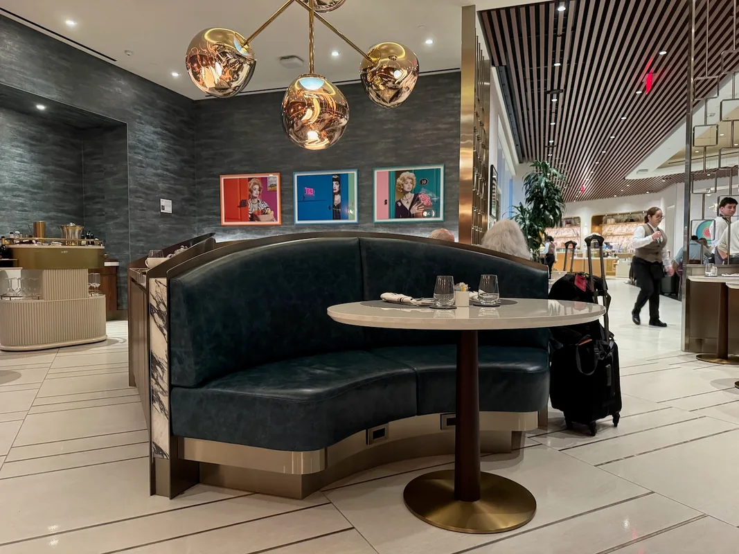 Khám Phá Delta One Lounge tại Sân Bay Los Angeles (LAX)
