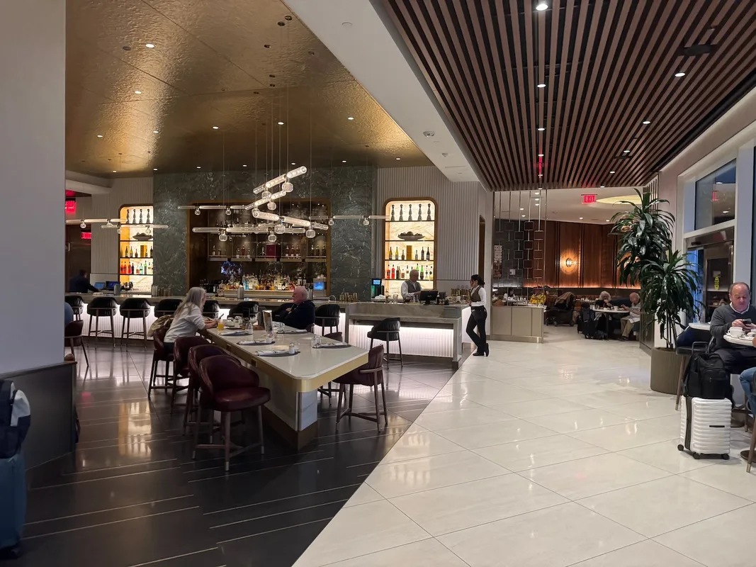 Khám Phá Delta One: Trải Nghiệm Bay Nội Địa Trên A350 Từ LAX Đến Atlanta