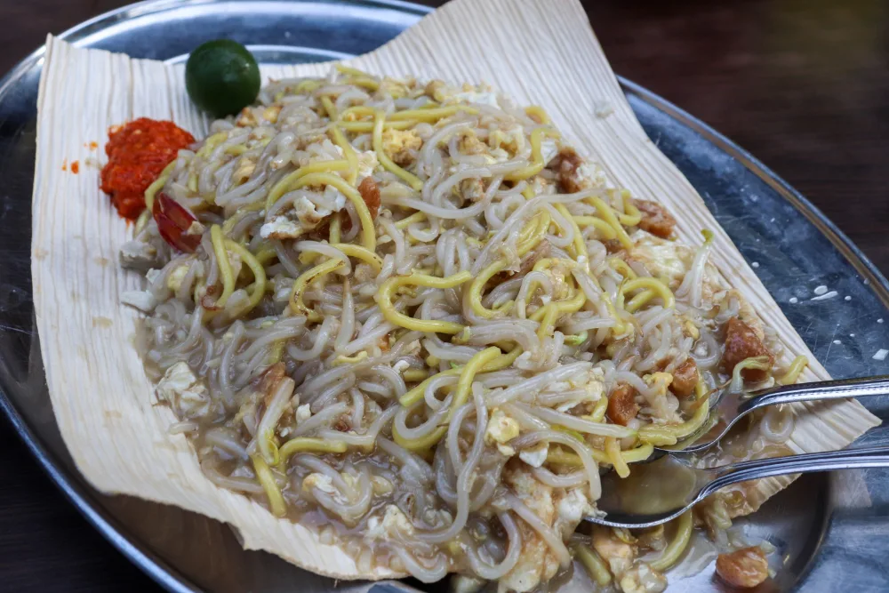 Khám Phá Deng Wen Ji: Hokkien Mee, Cơm Niêu và Wanton Mee Xuất Sắc Tại Singapore