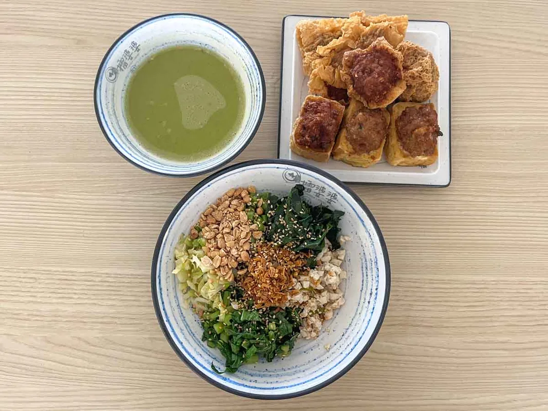 Khám Phá Hakka Leipopo: Lei Cha Đặc Biệt và Yong Tau Foo Hoàn Hảo Tại Singapore